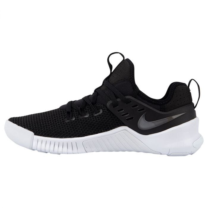 black and white nike workout shoes